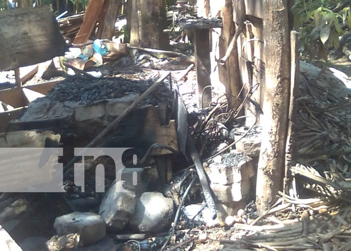 En Comarca de Bocana de Paiwás un incendio deja una casa en cenizas