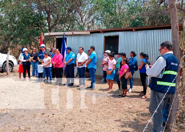 Autoridades de Somoto entregan sitio para construcción de 15 viviendas
