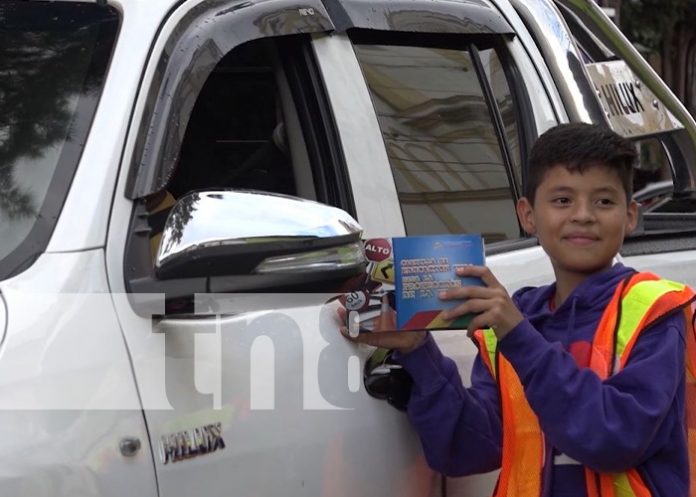Foto: Sensibilizan a conductores con cartillas de medidas de seguridad en Jinotega / TN8