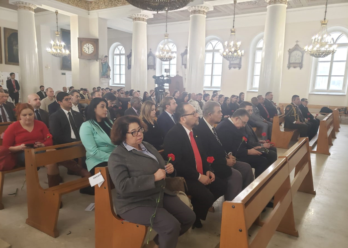 Representantes de Nicaragua en Moscú participan en misa en honor al Cmdte. Hugo Chávez