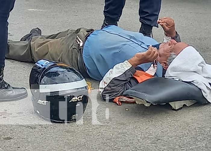 Anciano impactado por vehículo en el sector de la Rotonda La Virgen, Managua