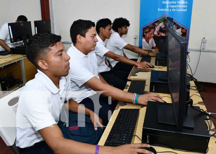 Tecnología al servicio de la educación técnica y universitaria en Nicaragua