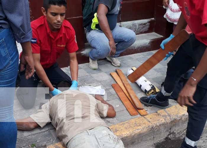 Foto: Ciudadano grave tras caer de un andamio en Granada / TN8