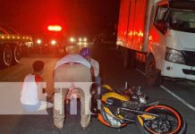 Foto: Motociclistas lesionados al ser impactados por un camión en el sector El Salto, Juigalpa / TN8