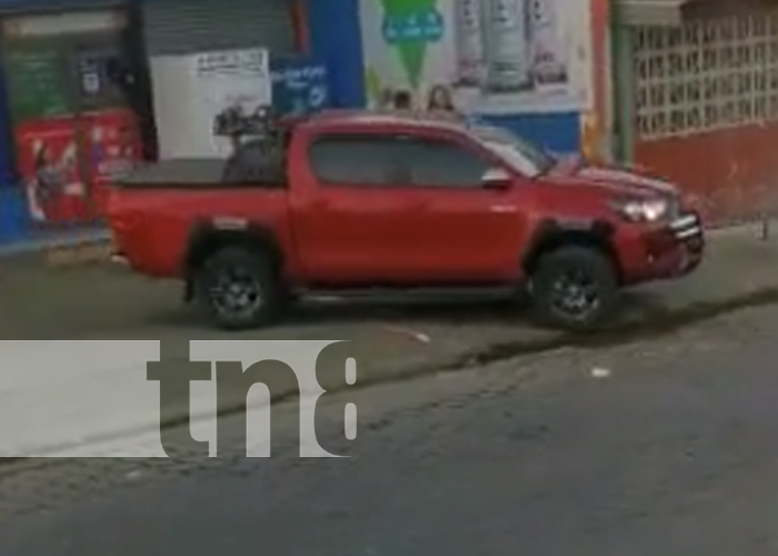 Conductor ebrio casi mata a hombre fuera de un Super Express en Ciudad Sandino