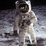 NASA presenta nuevo traje espacial para viajar a la Luna