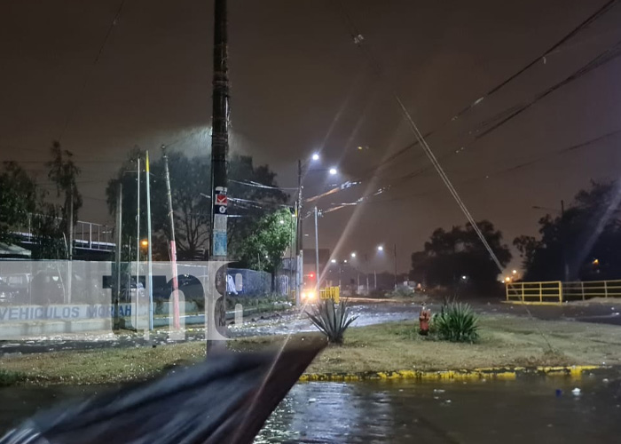 Managua: Fuerte aguacero sorprende a los capitalinos en pleno verano