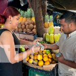 Frutas de la temporada a precios económicos en el Mercado Israel Lewites