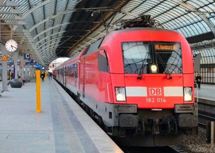 Conductores de buses y trenes paralizan en Alemania, exigen mejoras salariales