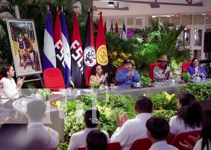 Foto: Acto por el 43 aniversario de la Cruzada Nacional de Alfabetización, presidido por el Comandante Daniel Ortega / TN8