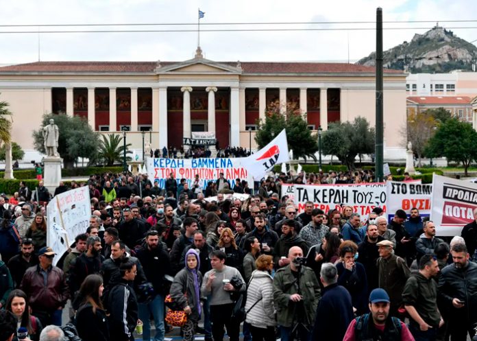 Ola de protesta inédita por el catastrófico accidente ferroviario en Grecia