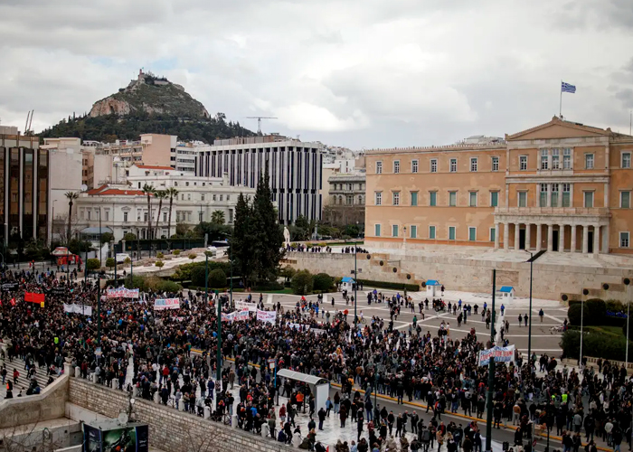 Ola de protesta inédita por el catastrófico accidente ferroviario en Grecia