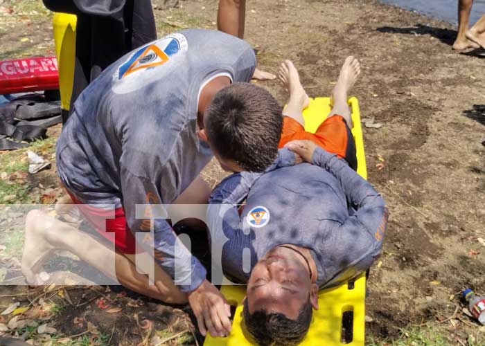 Foto: Bomberos se capacitan en buceo desde la Laguna de Xiloá / TN8