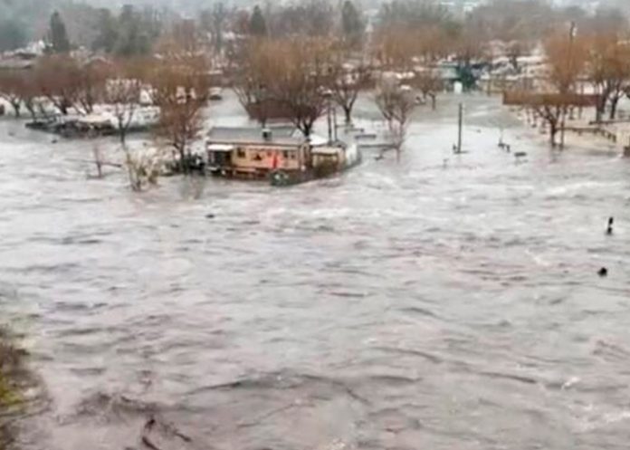 Fuertes lluvias y tormentas eléctricas amenazan con inundaciones a California