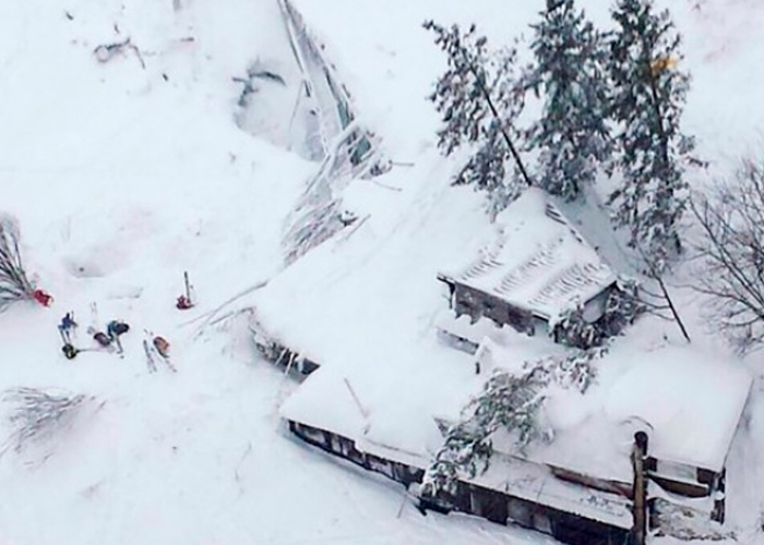 Deslizamiento de nieve deja tres muertos en Canadá