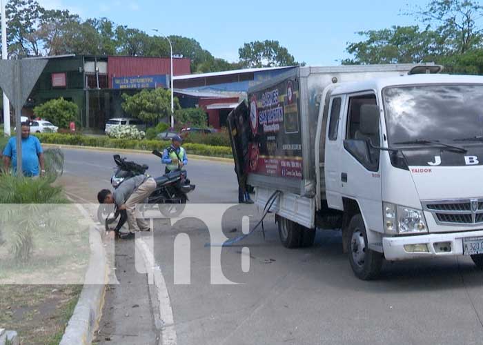 Foto: Camión lleno de carne sufre accidente en el 7 Sur, Managua / TN8