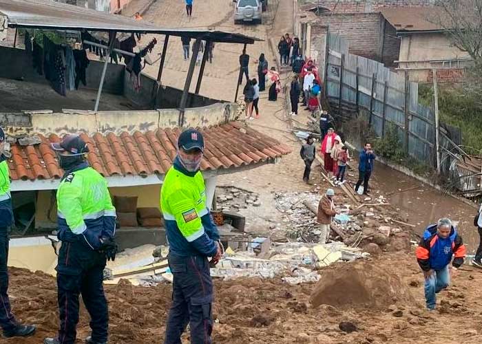 Alud de tierra sepultó a 16 personas en el centro de Ecuador