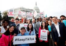 Adolescentes y dueños de negocios protestan en EE.UU. por el veto a TikTok