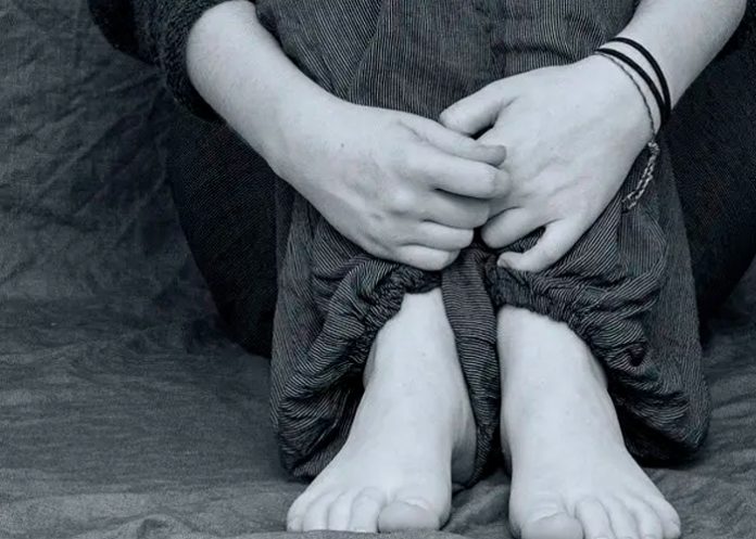 Detienen a menores por violar a una niña en un centro comercial de España
