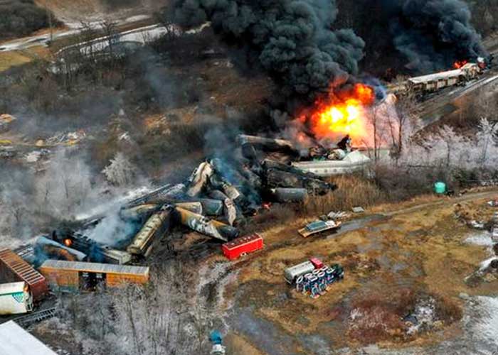 ¡EE.UU. una bomba de tiempo! Se descarriló otro tren con material tóxico