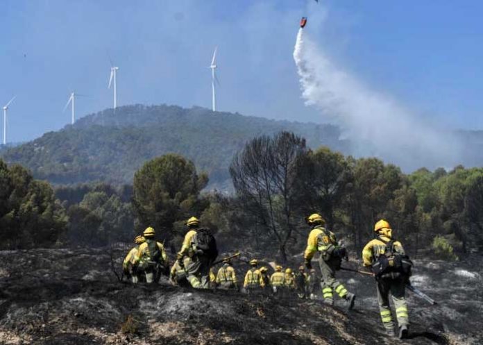 Más de 100 incendios forestales se devoran las regiones noreste de España