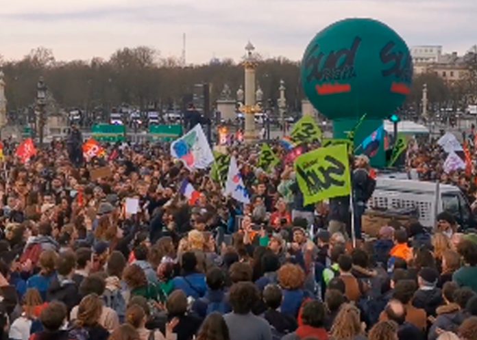 Protestas por la reforma de pensiones en Francia dejó a más de 300 detenidos