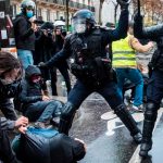 Protestas en contra reforma de pensiones en Francia dejan más de 200 detenidos