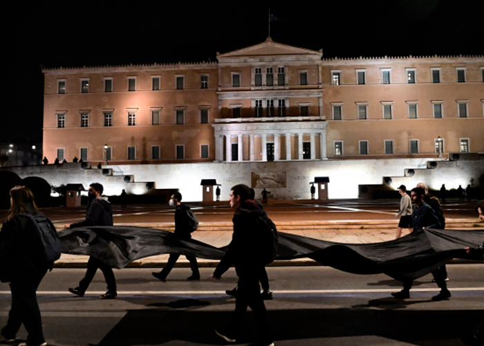 Indignación en las calles de Grecia por trágico accidente ferroviario