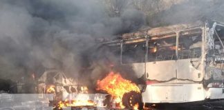 Foto: Fuerte incendio consume al menos tres unidades de buses en Matagalpa / TN8