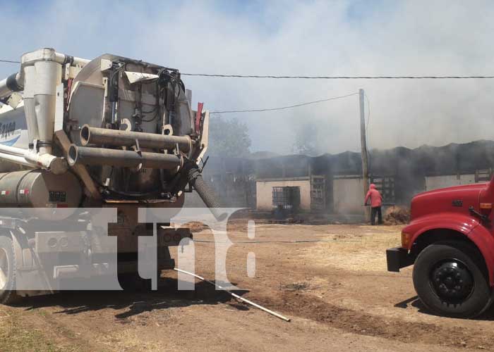 Foto: Incendio en una finca de Carretera Nueva a León / TN8