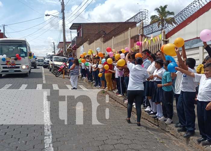 Foto: Escuela especial de Matagalpa recibe bus / TN8