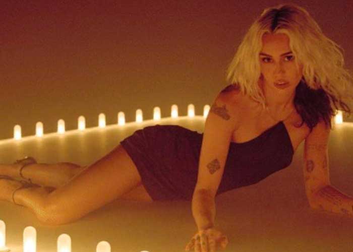 Miley Cyrus estrena el videoclip "River" en la casa donde su ex le fue infiel