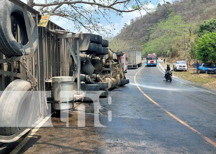 Accidente casi le cuesta la vida a conductor de pesado camión en Madriz