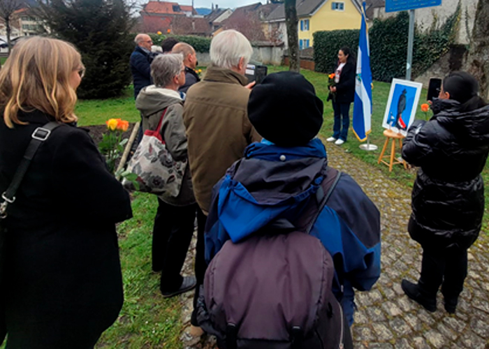 Al grito de "Sandino vive", grupos de solidaridad de Suiza, rinden homenaje al héroe de Nicaragua 