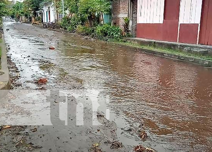 Fuerte lluvia sorprende a pobladores de la Isla de Ometepe