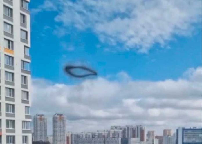 ¿Señal apocalíptica o extraterrestres? Aparece misterioso anillo negro en Rusia