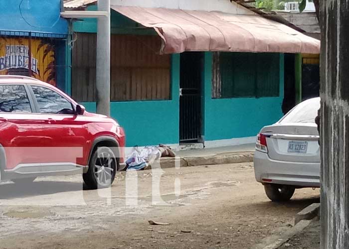 Foto: Encuentran muerto a un hombre en una acera de San Juan del Sur / TN8
