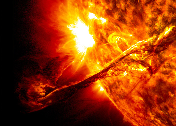 Aparece un monstruoso agujero en la corona del Sol