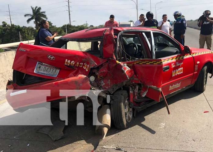Foto: Taxi y vehículo protagonizan accidente en el 7 Sur, Managua / TN8
