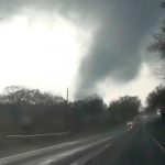 Miles de personas sin electricidad por el azote de tornados en Texas