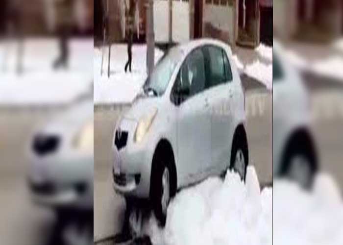 Ladrón se viralizó en un video por robar un paquete; pero justamente al momento de huir del lugar en su vehículo, es atrapado por la nieve.