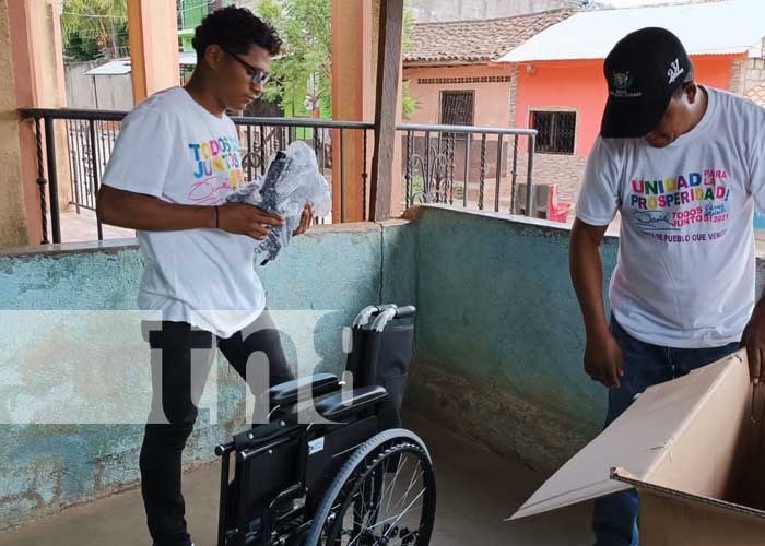 Foto: Personas con discapacidad reciben sillas de ruedas en Nandaime / TN8