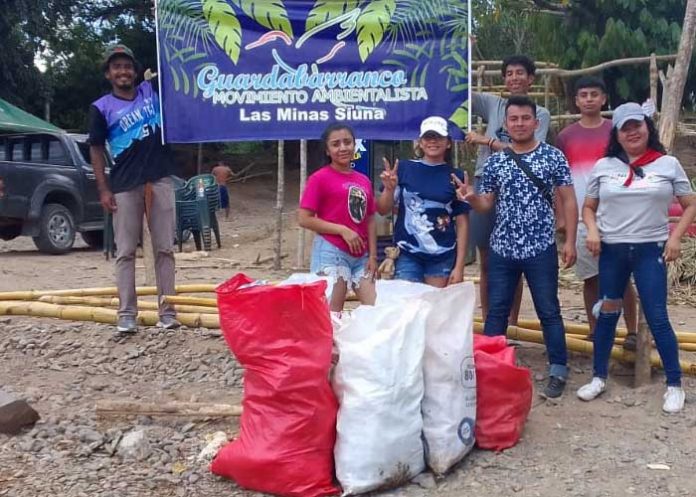 Movimiento Ambientalista Guardabarranco realiza limpieza en balnearios