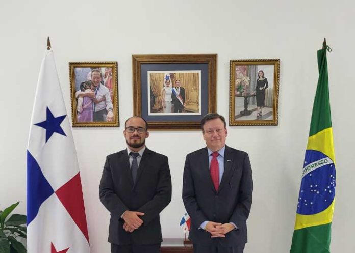 Embajador de Nicaragua, sostuvo reunión en la Embajada de Panamá en Brasil