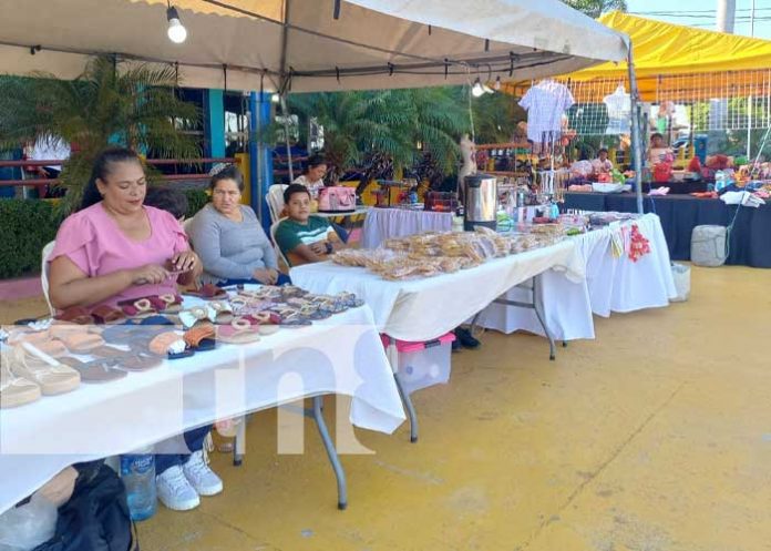 Foto: Realizan feria en saludo al Día Internacional del Emprendedor en el Puerto Salvador Allende / TN8