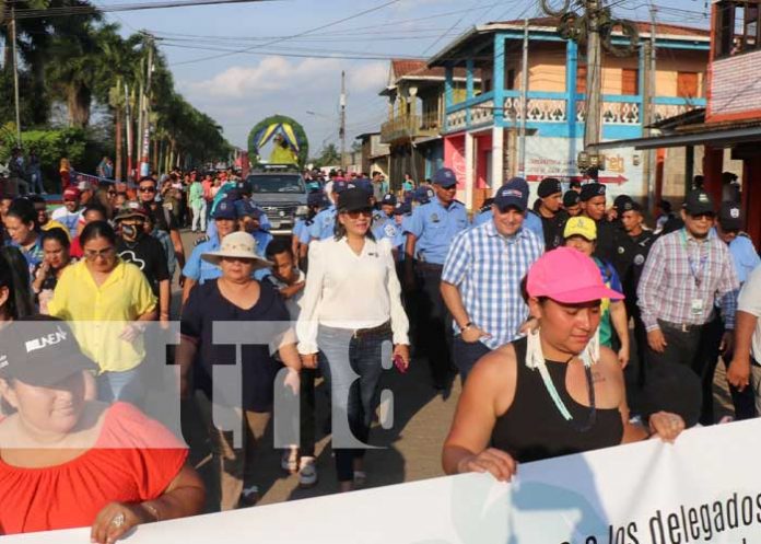 UNEN realizan carnaval de carrozas en el inicio del congreso en URACCAN, Nueva Guinea
