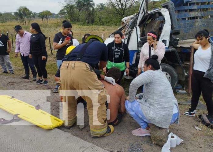 Foto: Fuerte accidente dejó lesionados y perdidas materiales en Río Blanco / TN8