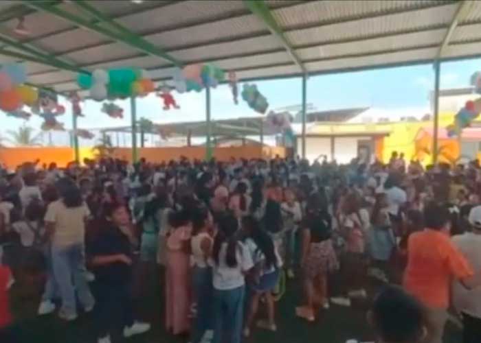 Polémica: Escuelas festejan Día del Niño con canciones de Peso Pluma