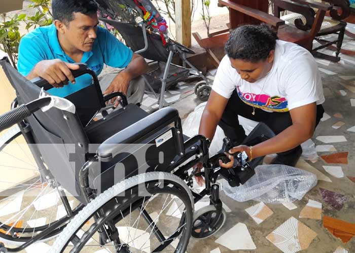 Foto: Personas con discapacidad reciben sillas de ruedas en Nandaime / TN8