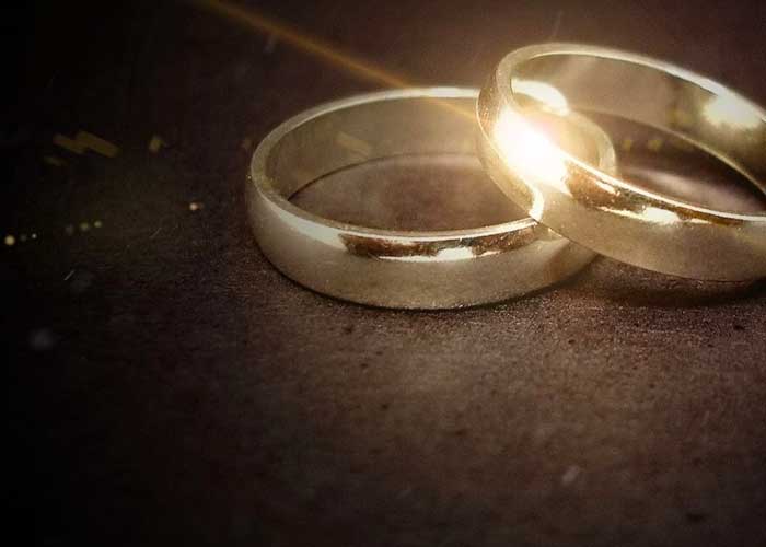 Francia es el país que permite casarse con los muertos